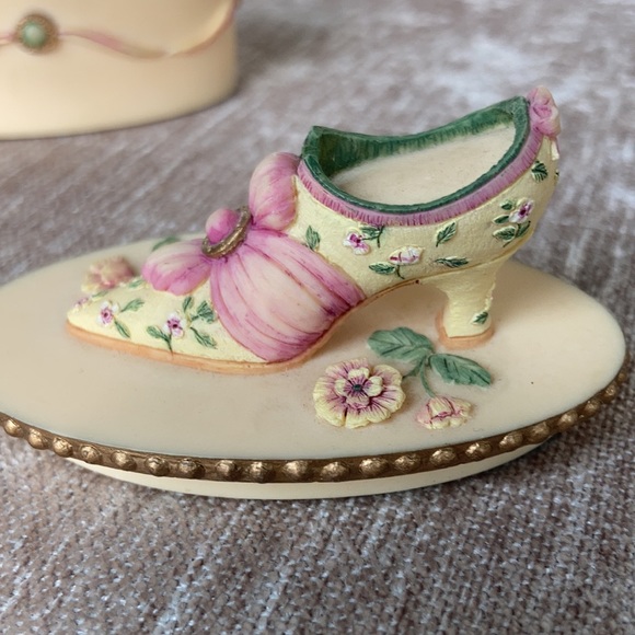 Willow Hall Victorian shoe trinket box - Picture 8 of 13
